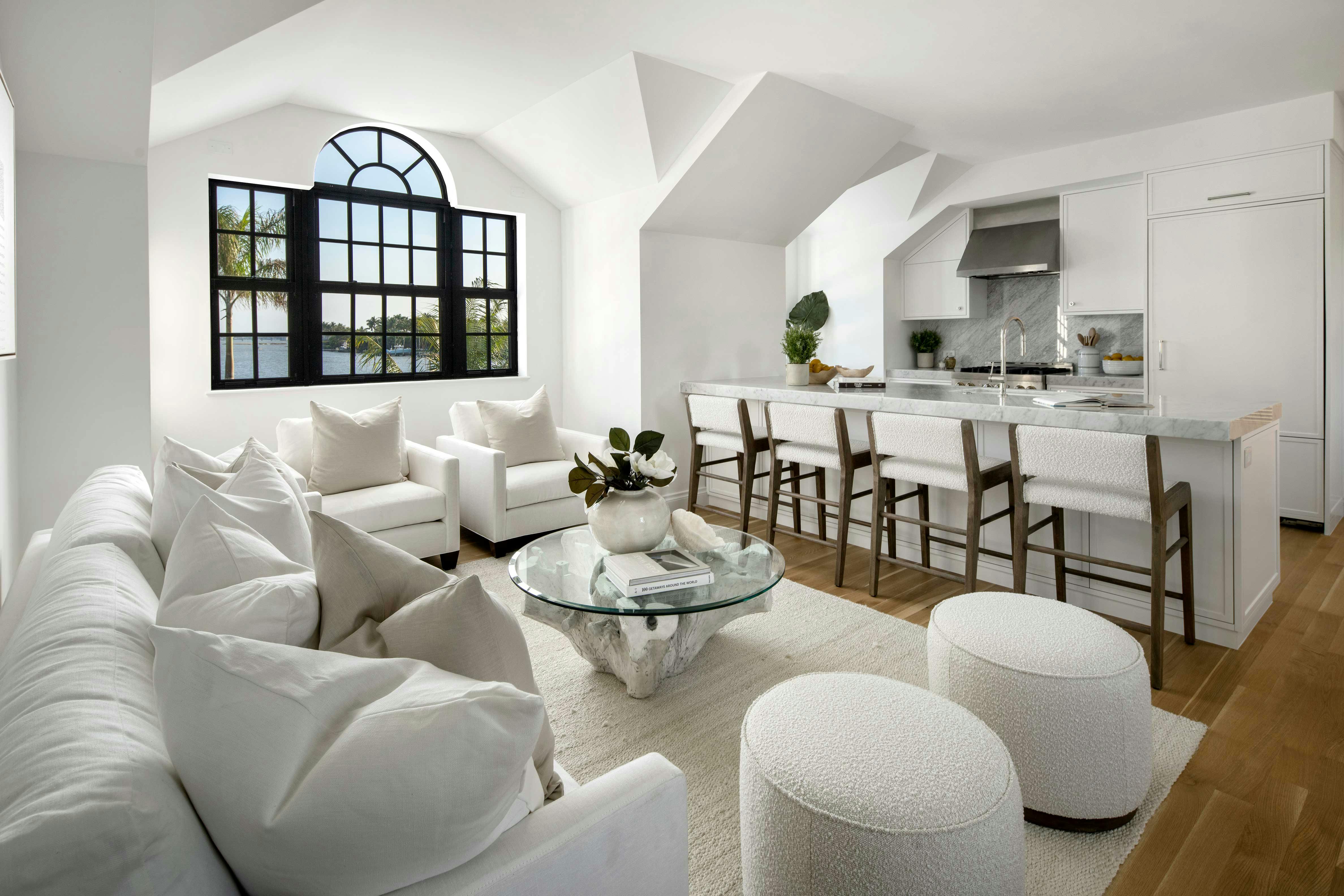 Meridith-Baer-Home-Home-Staging-Florida-Tarpon-Isle-Estates-Transitional-Guest-House-Kitchen-Island